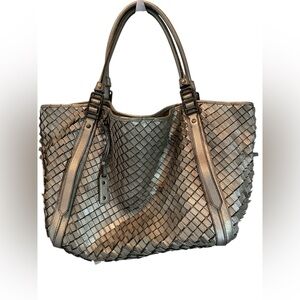 Beautiful WOMENS BURBERRY HANDBAG/TOTE Leather Metallic Silver EUC